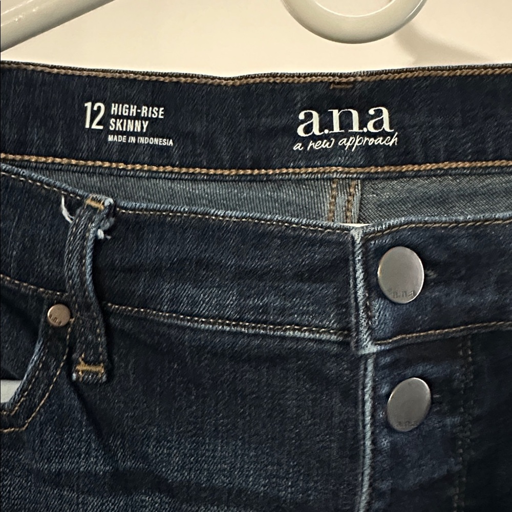 a.n.a High Rise Dark Blue Women's Jeans - Picture 2 of 3